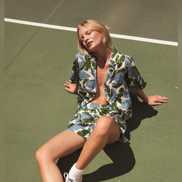 Birds of Paradis by Trovata Linen Nico Shirt and Lucy Shorts - Picture 4 of 15